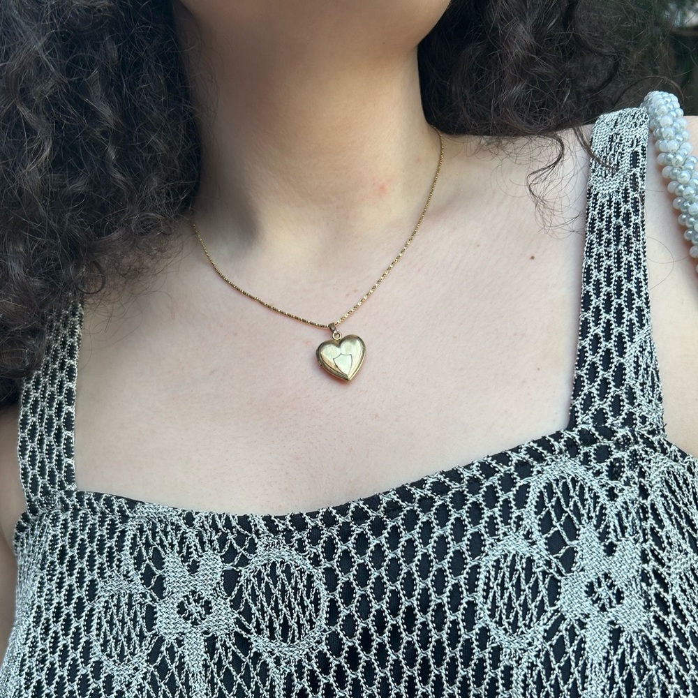 SOLD vintage gold shield locket necklace necklace gold shield pendant - Picture 6 of 6